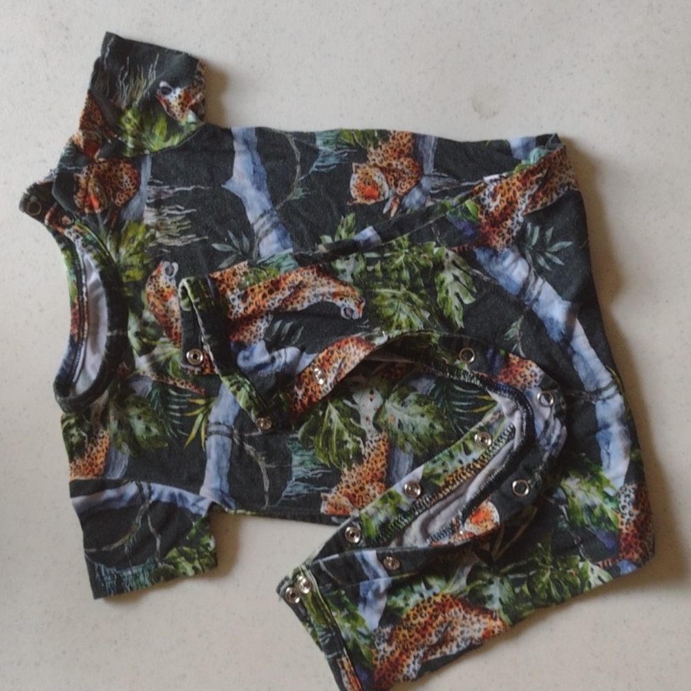 Little Bum Bums baby romper size 6-9